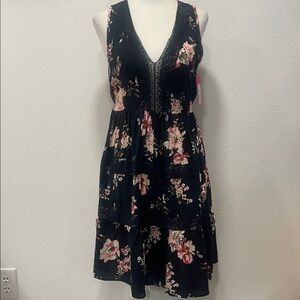 Xhileration Floral V-Neck Tiered Sundress in Black with Pink Blooms